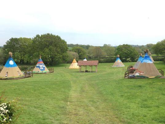 Big Sky Tipi Holidays Wartling Buitenkant foto